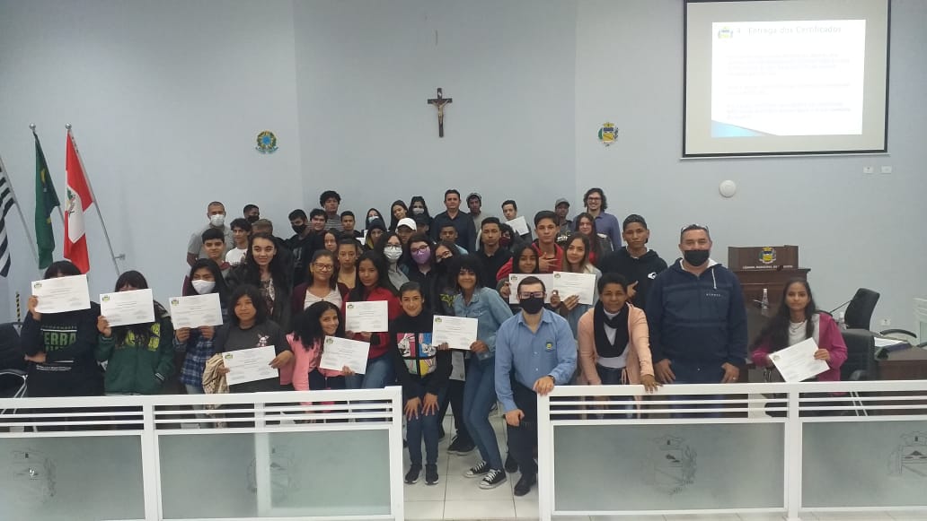 Câmara Municipal de Miracatu, recebe alunos da Escola Estadual.