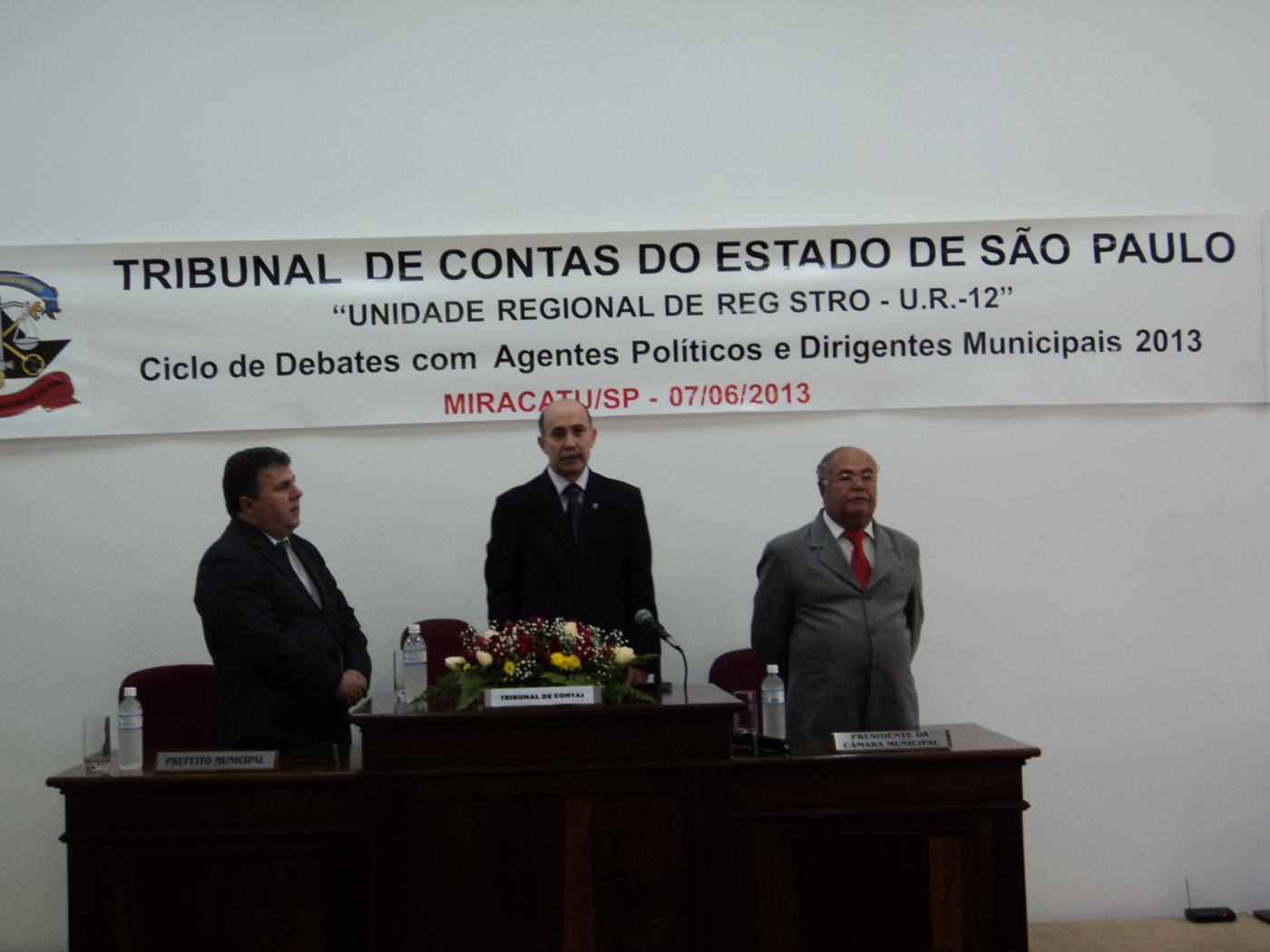 Composição da Mesa - Dr. João, Sr. Viveiros e Sr. José Fanes
