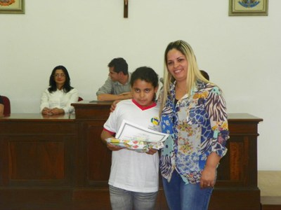 Aluna com texto selecionado