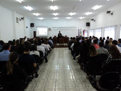 Público presente e Mestre de Cerimônia Ronaldo