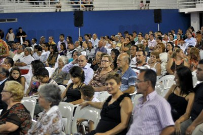 Munícipes prestigiando o evento