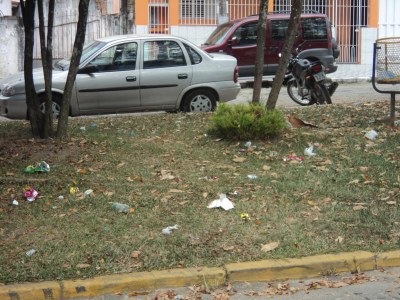 Ponto de táxi na Rua Rissaburo Miyagui