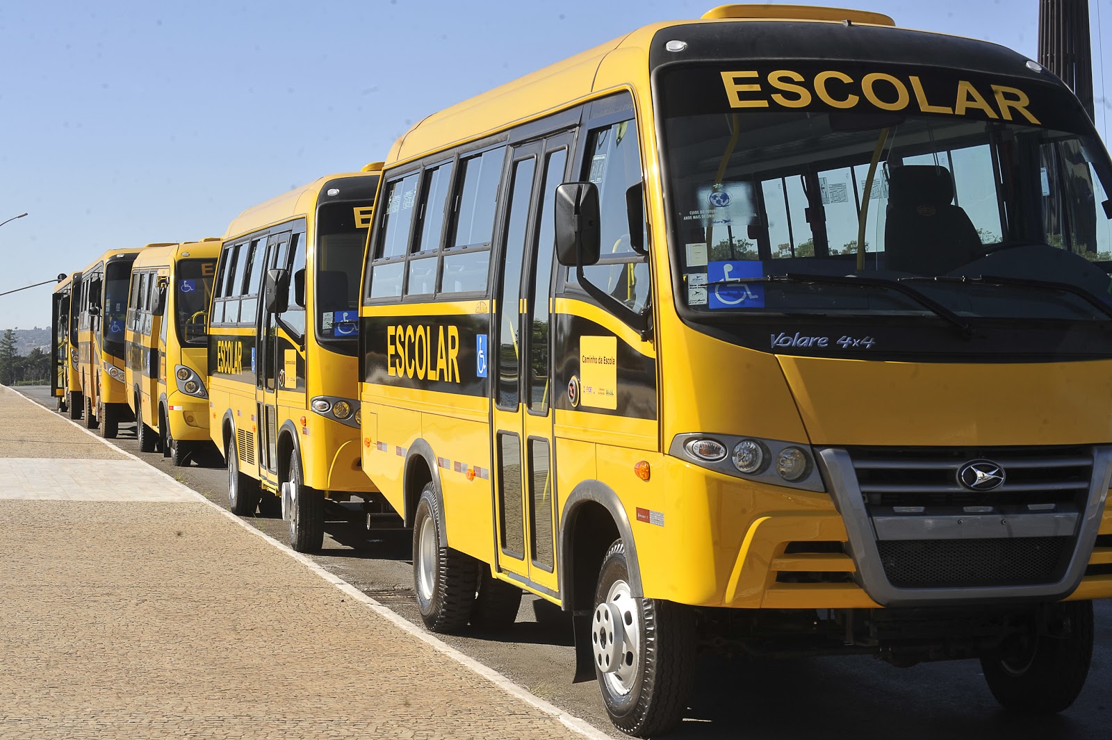Vereador Cleiton requer utilização de ônibus municipais para transporte de estudantes universitários