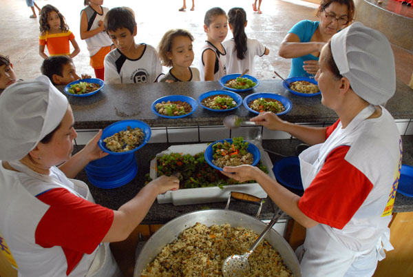 Vereadores solicitam informações sobre Merenda Escolar